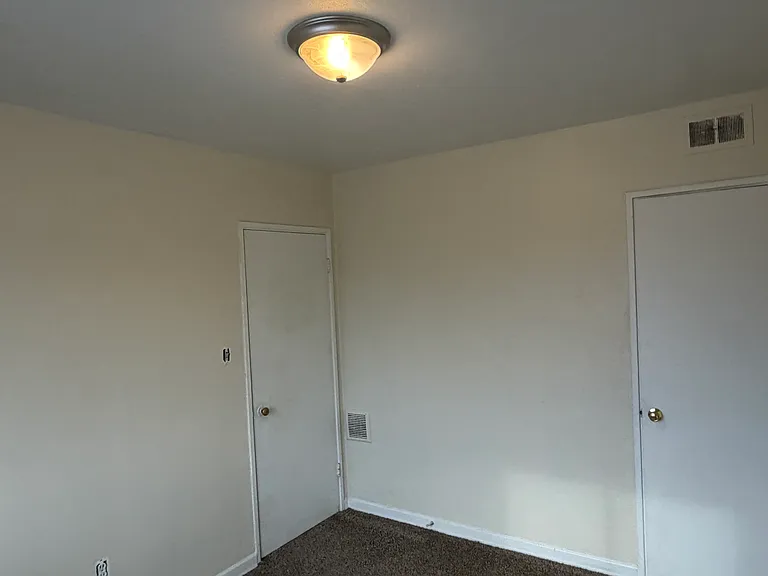 3235 White Oak Dr #5 — Photo 4