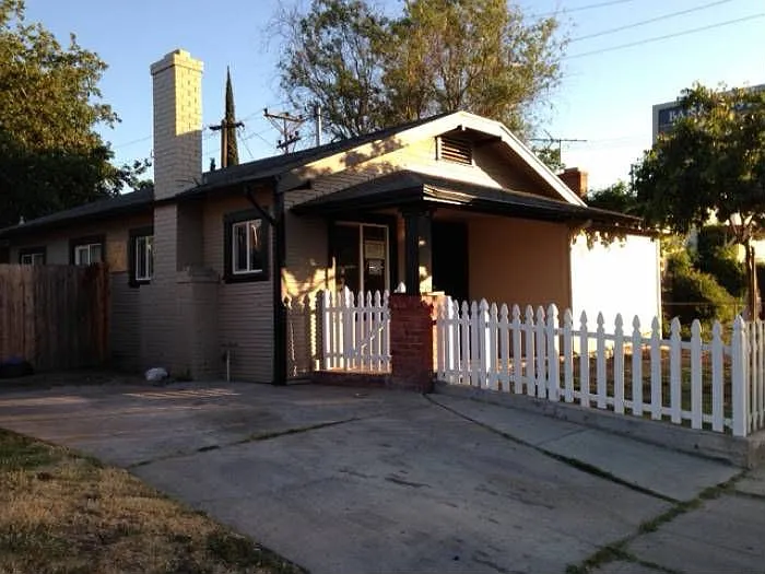 1138 E Harding Way photo 1