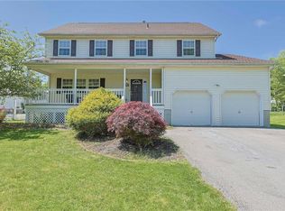 8 Pine Ct, Montgomery, NY 12549