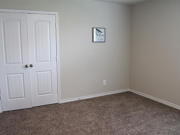 5th image of 902 Briscoe St