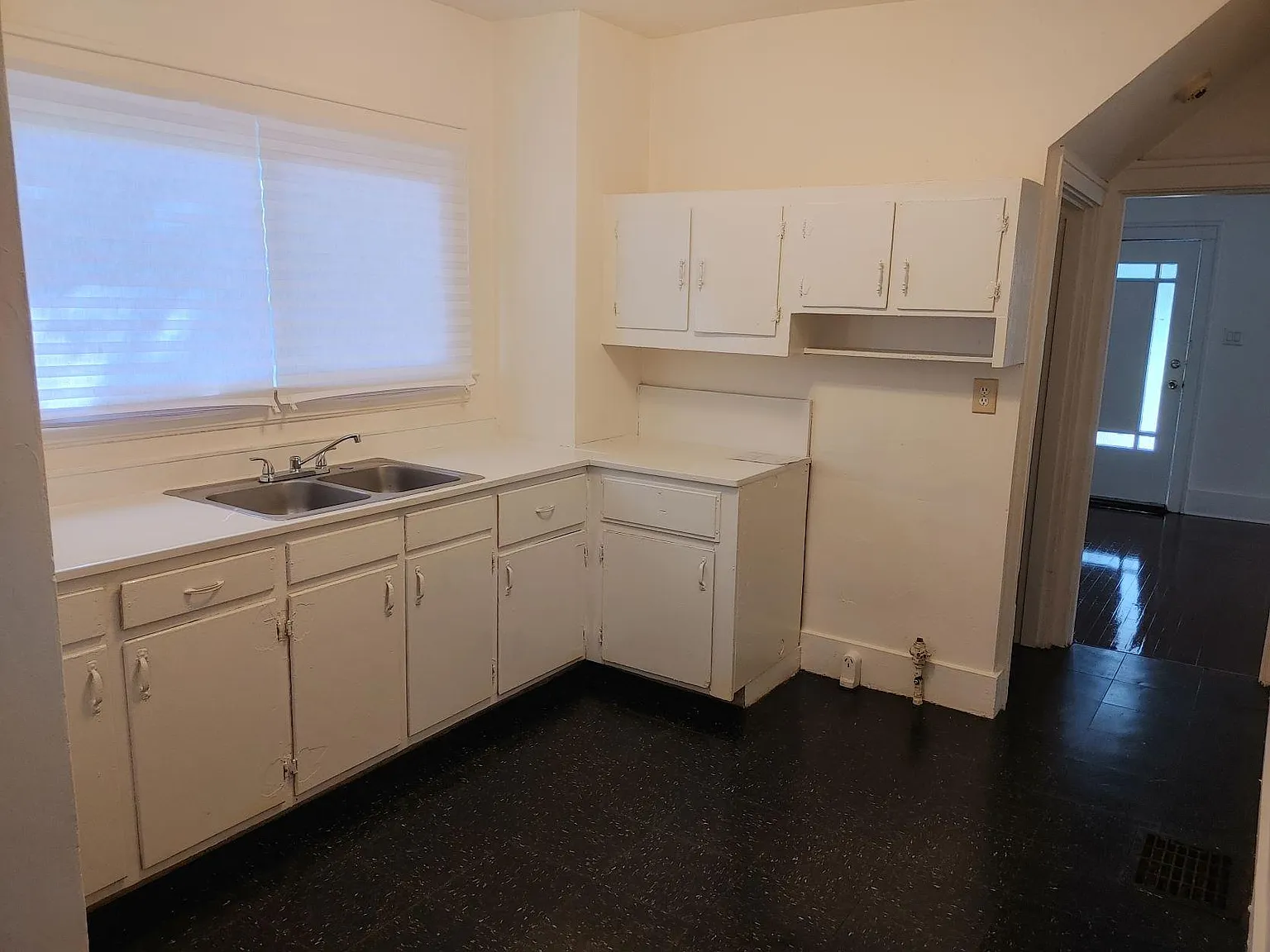 3907 Bank St — Photo 4