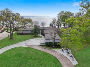 138 N Burnett Dr, Baytown, TX 77520