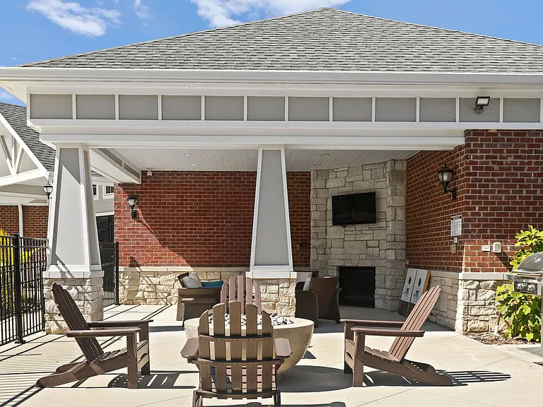 Mount Victor Olde Towne Luxury Apartments — Photo 30