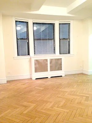 Rented by LIVING QUARTERS NY INC | media 17