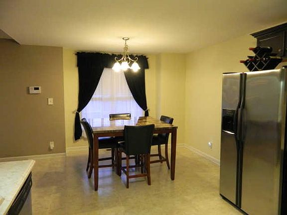 4th image of 933 Wheatfield Ct