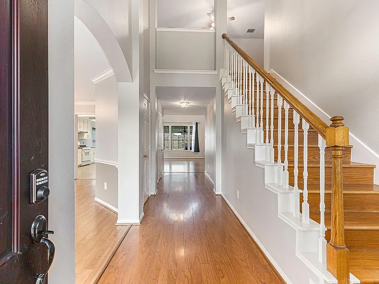 3603 NE Beacon Hill Dr — Photo 3