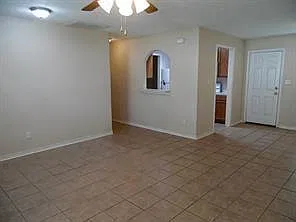 3 bed, 2.0 bath, 1080 sqft, $1,300 — Photo 3