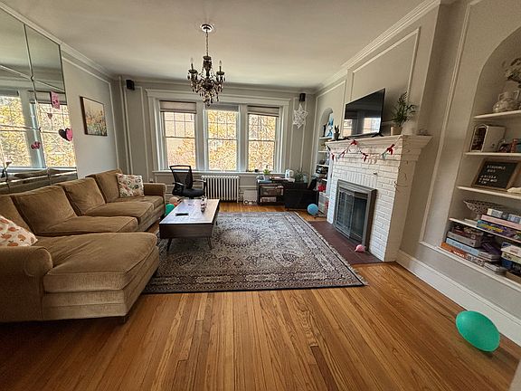 2nd image of 399 Washington St APT 4