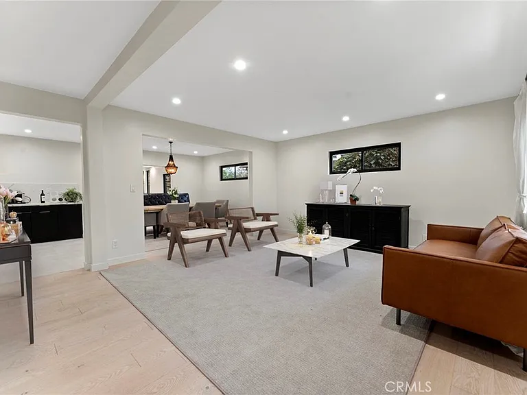 2428 Glyndon Ave — Photo 8