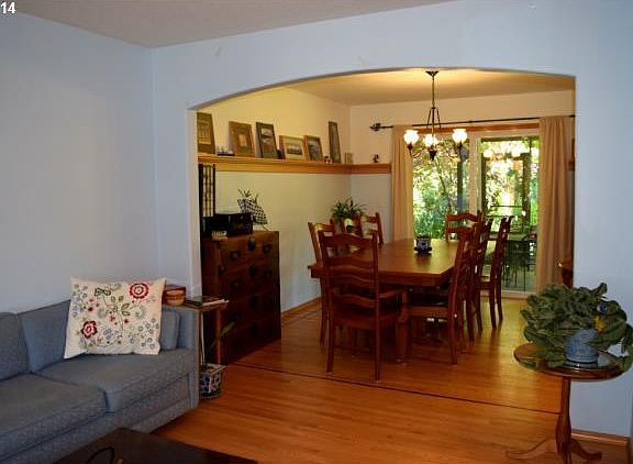 5th image of 2406 NE Lindsey Dr