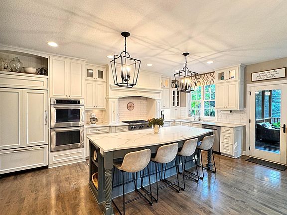 3rd image of 3173 Shady Cove Point NW