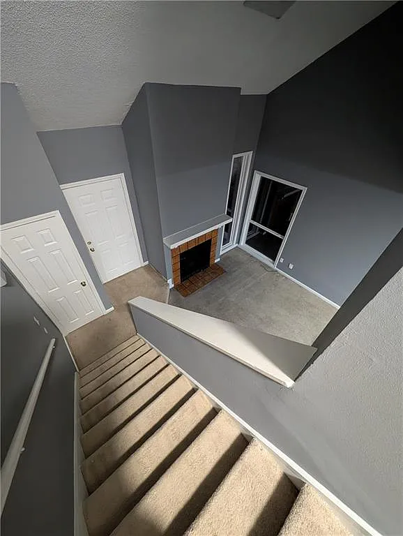 1 bed, 1.0 bath, 2990 sqft, $1,300 — Photo 3