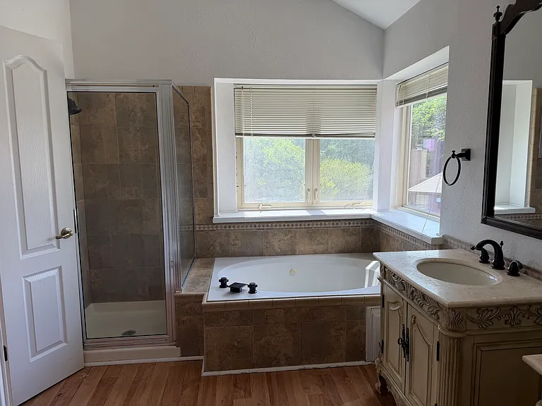 2208 Illinois Dr — Photo 28
