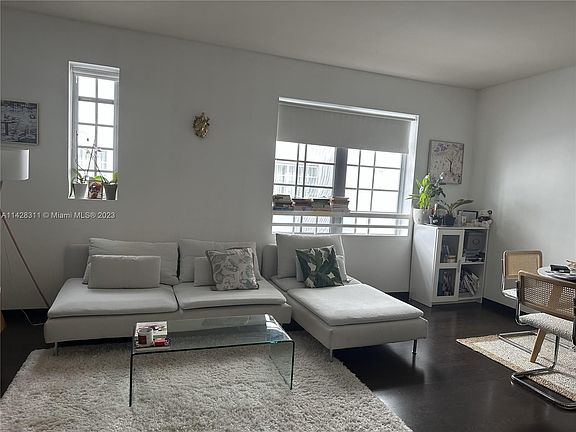 3rd image of 435 21st St #303