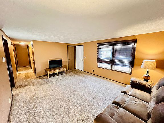 4th image of 701 Eden Ave