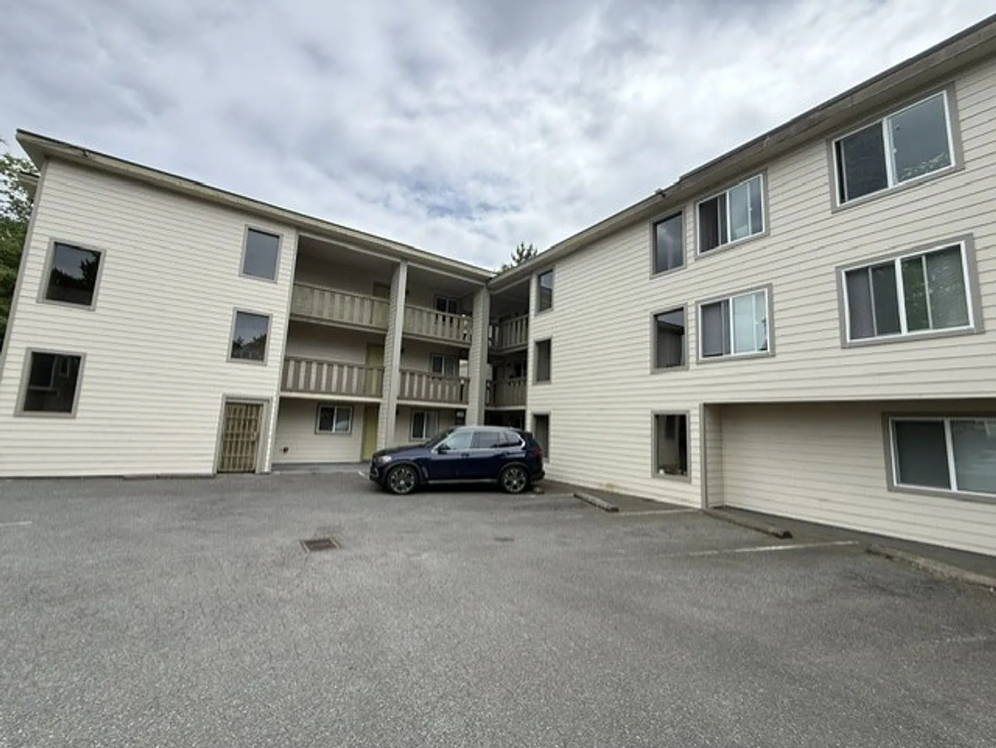 301 Apartments — Photo 3
