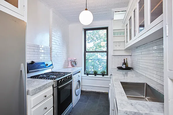 Sold by Canvas Real Estate | media 19