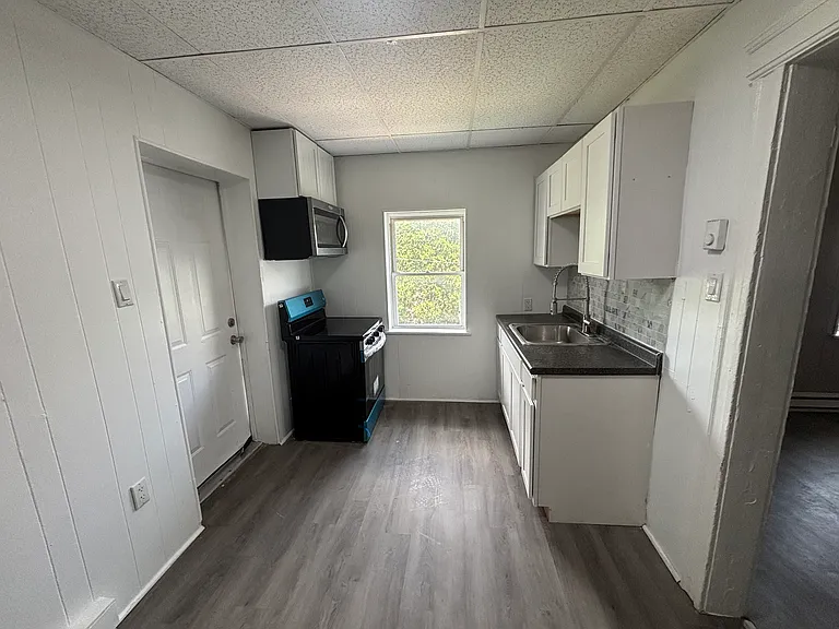 409 W Broad St #4 — Photo 1