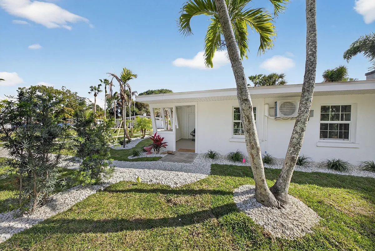 Building Photo - 3000 Areca Ave #2
