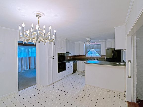 5th image of 200 Forest Hills Dr