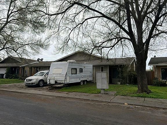 2nd image of 5927-5929 Brush Creek Dr