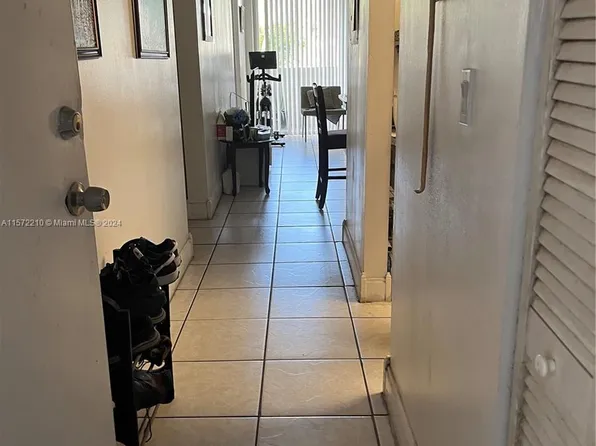 10090 NW 80th Ct APT 1233, Hialeah Gardens, FL 33016