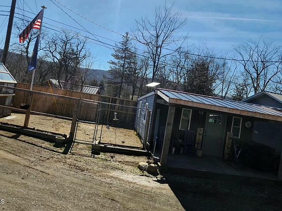 2nd image of 14 Red Bud Ln