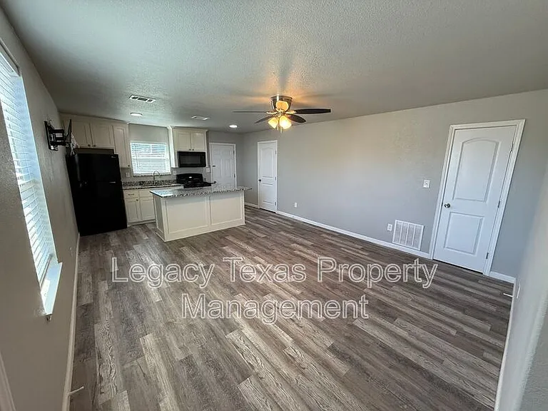 101 Lane Ave #2 — Photo 1