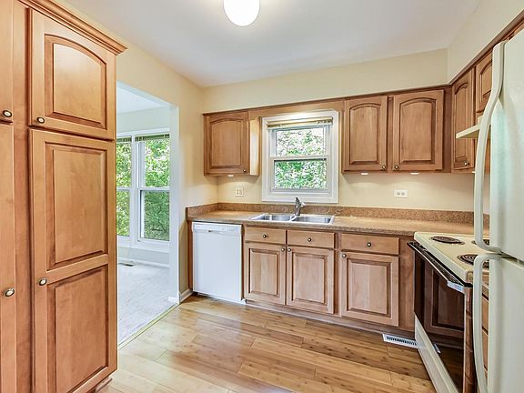 5th image of 887 Garfield Ave APT B