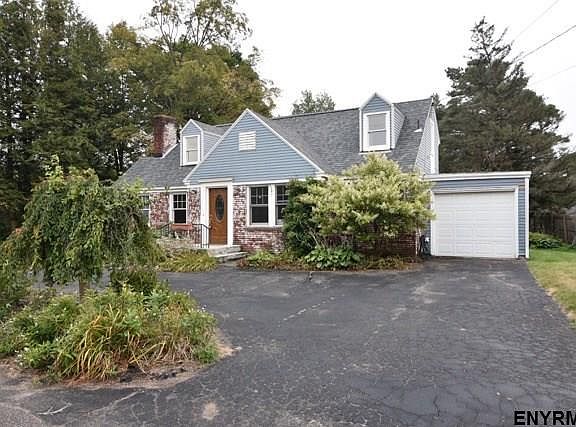 2nd image of 4 Tait Ln