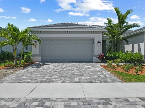 1279 Harper Way Cmn #13, Vero Beach, FL 32960