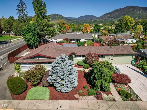 734 NW Midland Ave, Grants Pass, OR 97526