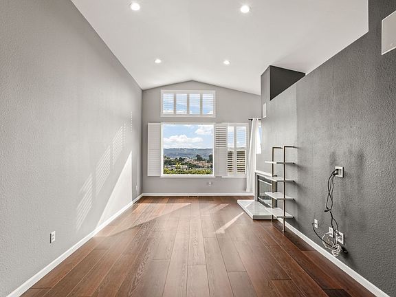 5th image of 129 Highcrest Ln