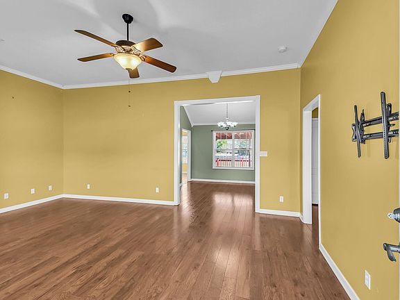 5th image of 265 Cloverleaf Cir