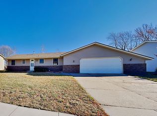 893 Hopewell Ln, Apple Valley, MN 55124