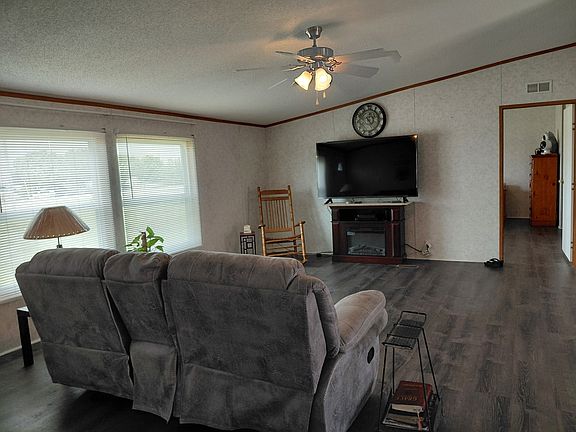 3rd image of 6141 County Road 593