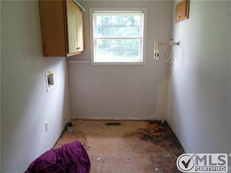 4th image of 312 Charlotte Dr