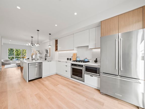 3rd image of 388 Duncan St #10