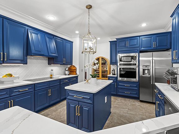 5th image of 641 Whispering Pines Ct.