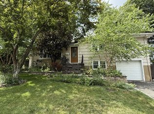 2 Dogwood Ter, Livingston, NJ 07039