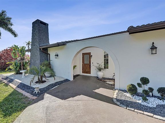 4th image of 4701 SW 110th Ave
