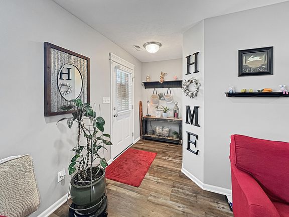 4th image of 10413 Imperial Pl