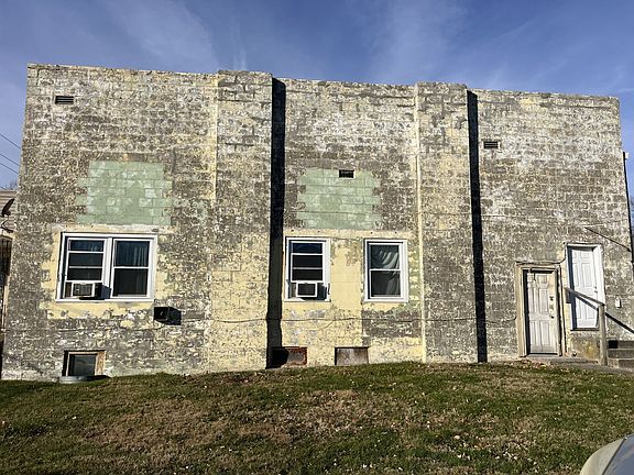 2nd image of 200 W Chestnut St