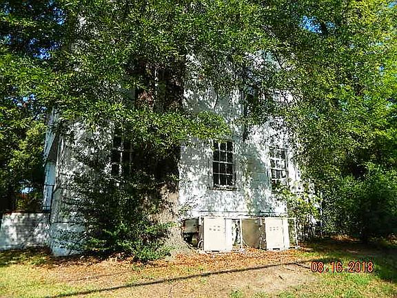 2nd image of 102 Dalzell St