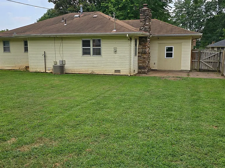 1117 E Rosebrier St — Photo 2