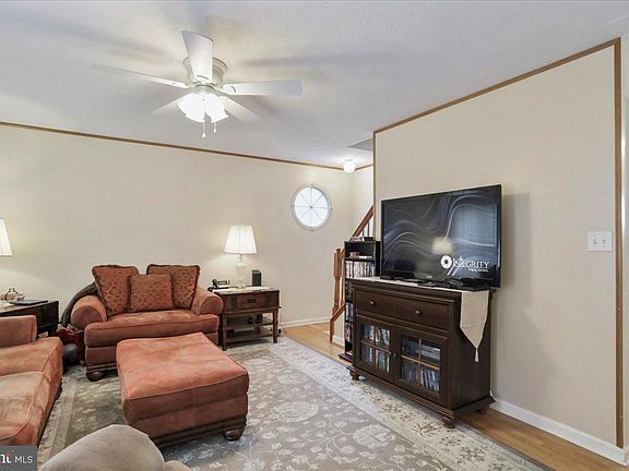 4th image of 34 Standing Oak Ct