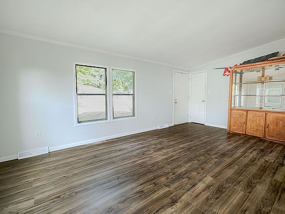 5th image of 844 Woodchuck Dr