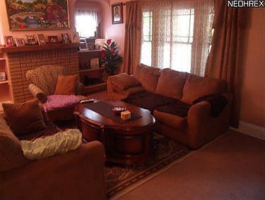 4th image of 1662 Victoria Ave