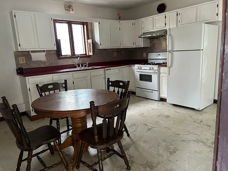 30 E Transit St — Photo 9
