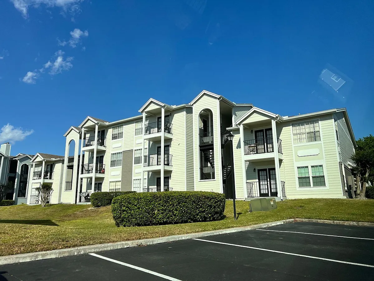 Building Photo - 2550 N Alafaya Trl #4302
